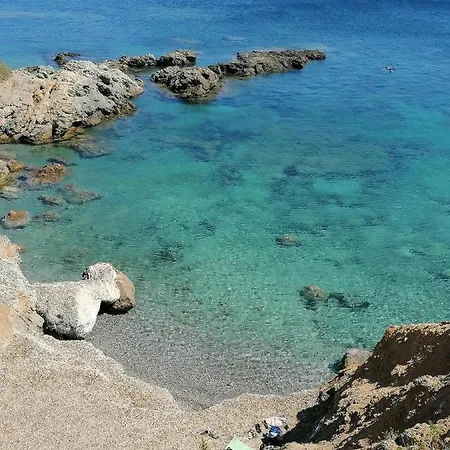 Holiday home Coin De Paradis Vue Dominante Sur Mer, Montagne Et Tour Genoise Avec Jacuzzi