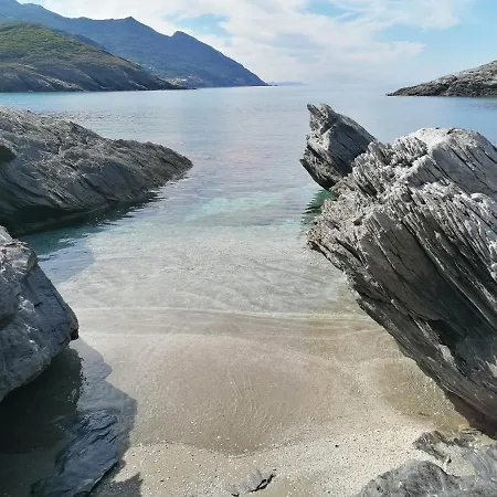 Coin De Paradis Vue Dominante Sur Mer, Montagne Et Tour Génoise Avec Jacuzzi Сasa de vacaciones Pino