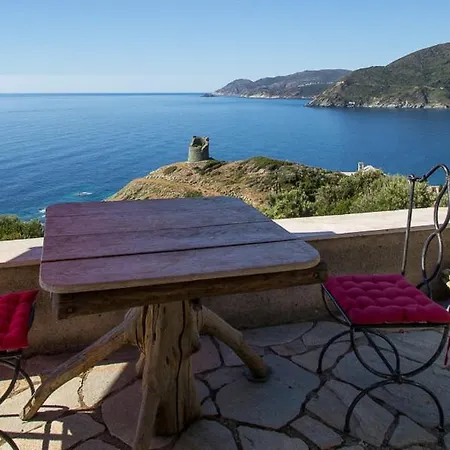 Сasa de vacaciones Coin De Paradis Vue Dominante Sur Mer, Montagne Et Tour Génoise Avec Jacuzzi