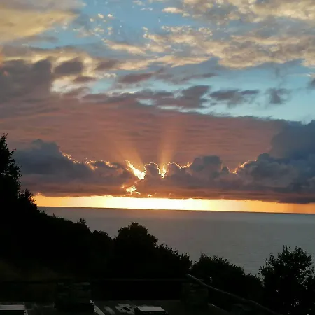 Сasa de vacaciones Coin De Paradis Vue Dominante Sur Mer, Montagne Et Tour Génoise Avec Jacuzzi Pino