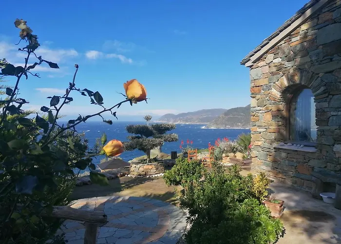 Coin De Paradis Vue Dominante Sur Mer, Montagne Et Tour Génoise Avec Jacuzzi