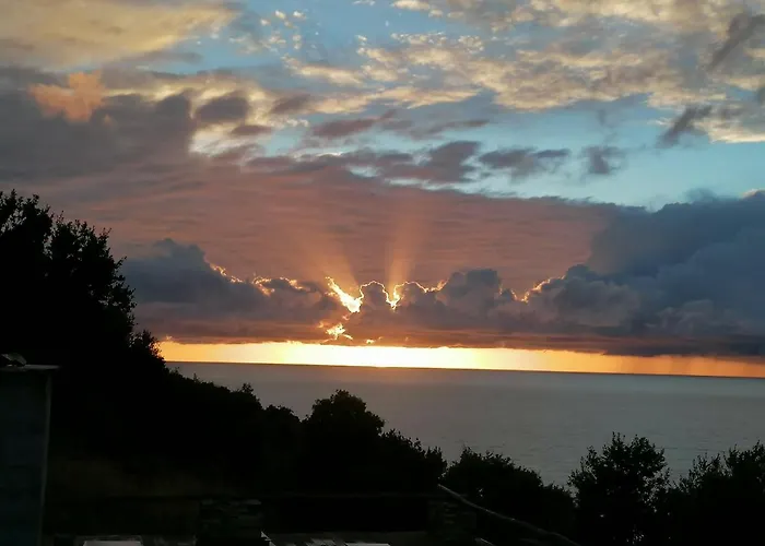 Casa vacanze Coin De Paradis Vue Dominante Sur Mer, Montagne Et Tour Génoise Avec Jacuzzi Pino