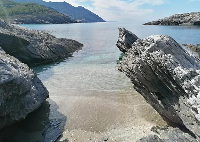 Coin De Paradis Avec Vue Unique Sur La Et La Tour Genoise Vakantiehuis Pino