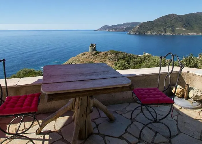 Дом отдыха Coin De Paradis Avec Vue Unique Sur La Et La Tour Genoise