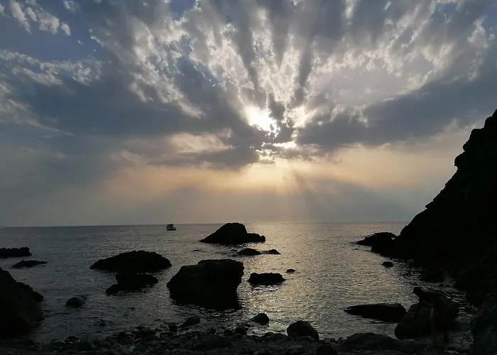 Coin De Paradis Avec Vue Unique Sur La Et La Tour Genoise Vakantiehuis Pino
